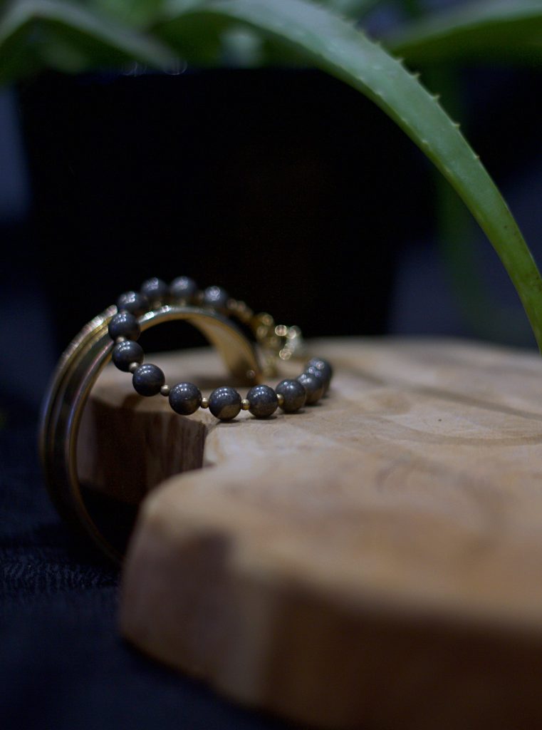 Bracelet. Pyrite. Acier Inoxydable. Laiton. Bijoux Artisanaux. Bijoux en Pierre Naturelle.