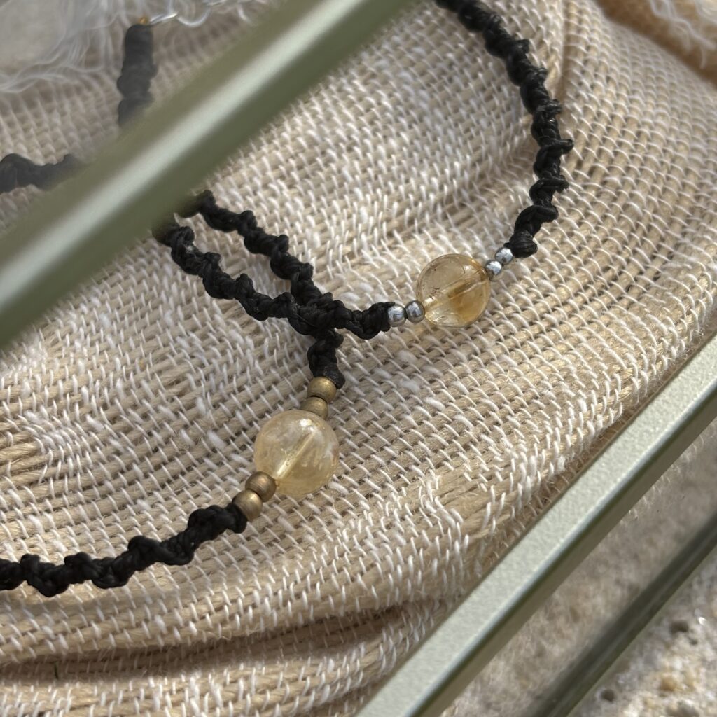 Bracelet en Macramé et Citrine. Bracelet. Lithothérapie. Vendée. Artisanat. Bracelet Femme. Bracelet Festival. Macramé. Bohème.